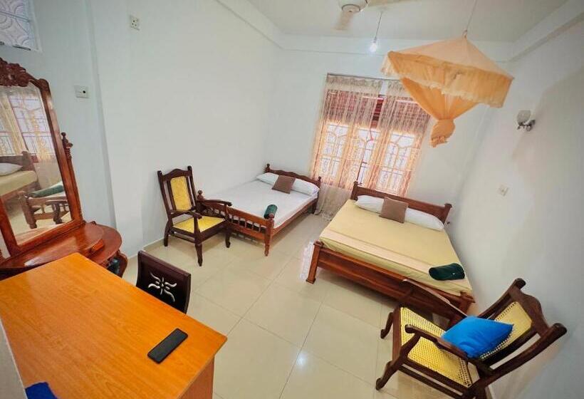 Отель Golden Town