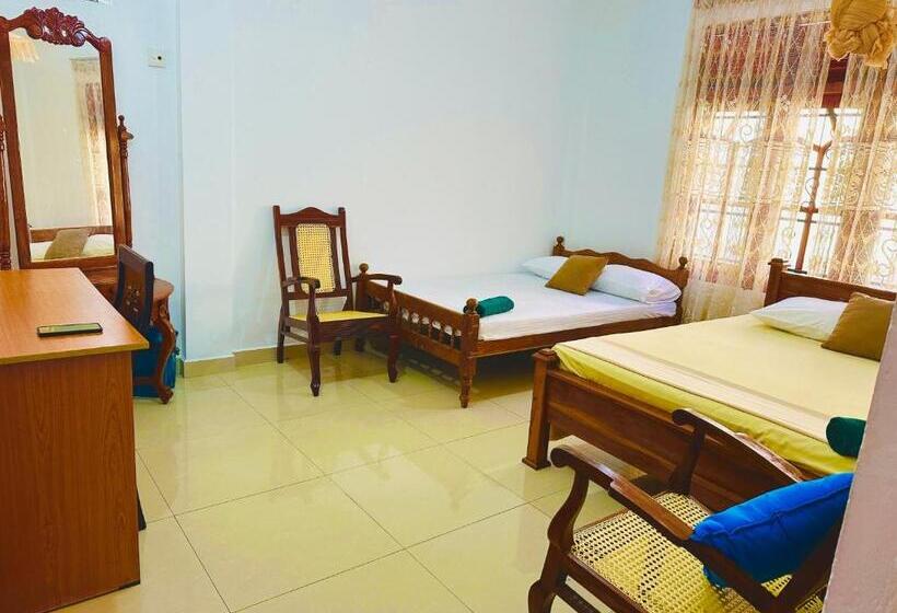 Отель Golden Town