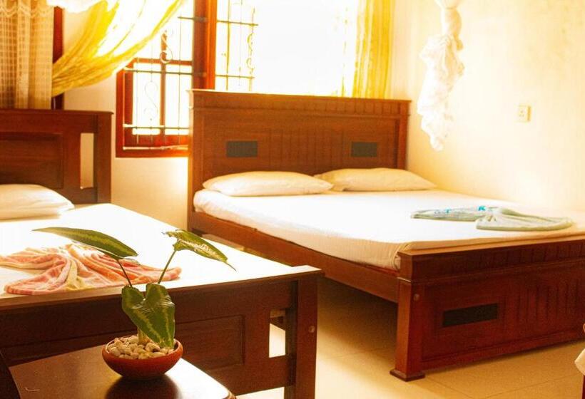 Отель Golden Town