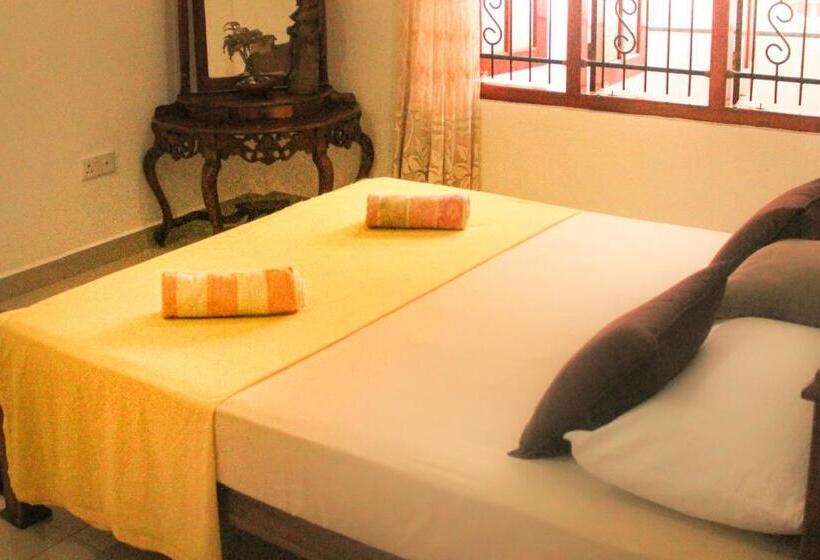 Отель Golden Town