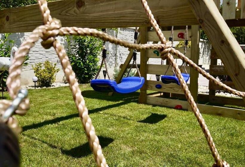 پانسیون Casa Rares & Karina