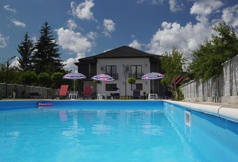 پانسیون Casa Rares & Karina