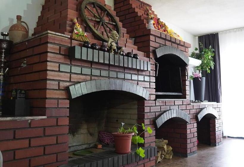 پانسیون Casa Rares & Karina