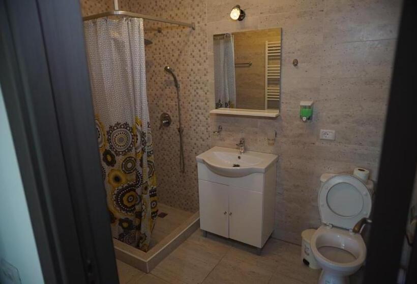 پانسیون Casa Rares & Karina