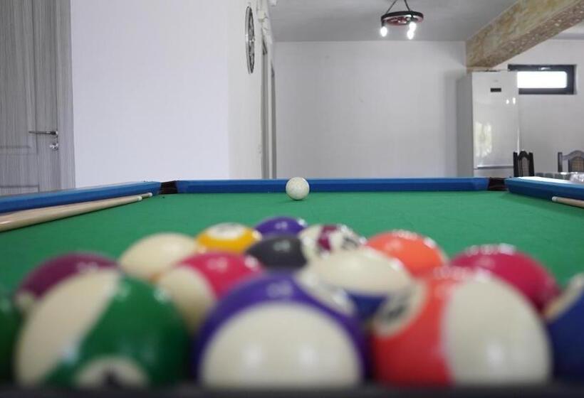 پانسیون Casa Rares & Karina