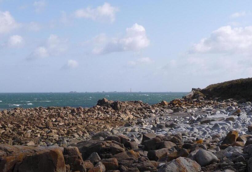 住宿加早餐  Bretagne Chambre D Hôtes Suite 53m2 Et Caravane Vintage Avec Cuisine Et Salle De Bains Privées Britt