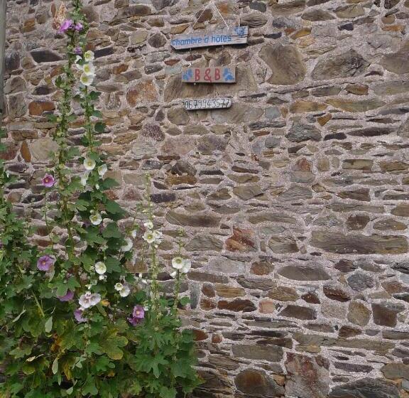 住宿加早餐  Bretagne Chambre D Hôtes Suite 53m2 Et Caravane Vintage Avec Cuisine Et Salle De Bains Privées Britt