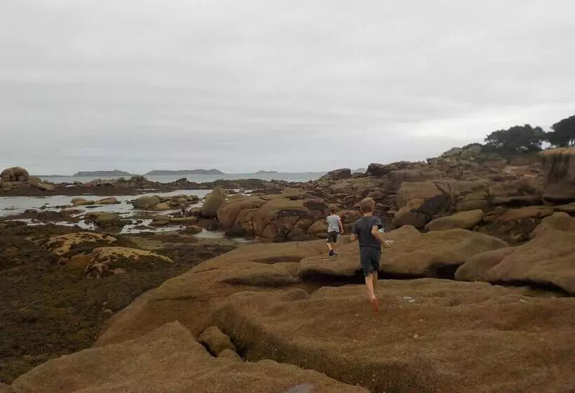 Aamiaismajoitus (B&B) Bretagne Chambre D Hôtes Suite 53m2 Et Caravane Vintage Avec Cuisine Et Salle De Bains Privées Britt