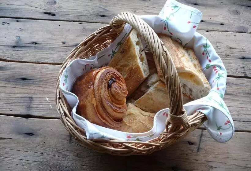 Aamiaismajoitus (B&B) Bretagne Chambre D Hôtes Suite 53m2 Et Caravane Vintage Avec Cuisine Et Salle De Bains Privées Britt