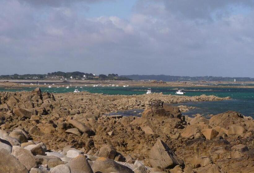 住宿加早餐  Bretagne Chambre D Hôtes Suite 53m2 Et Caravane Vintage Avec Cuisine Et Salle De Bains Privées Britt