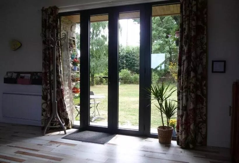 Aamiaismajoitus (B&B) Bretagne Chambre D Hôtes Suite 53m2 Et Caravane Vintage Avec Cuisine Et Salle De Bains Privées Britt