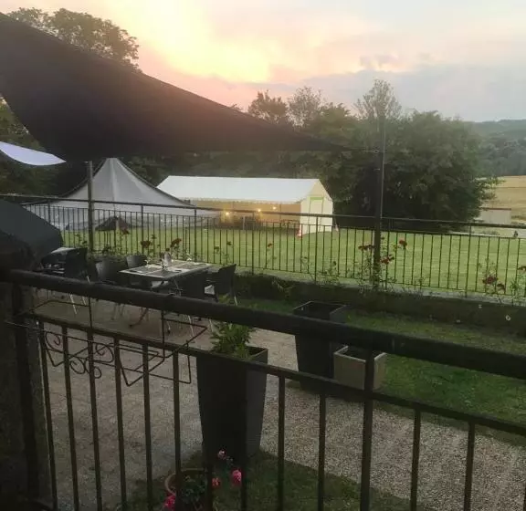 ホテル Auberge De La Fontaine Aux Loups