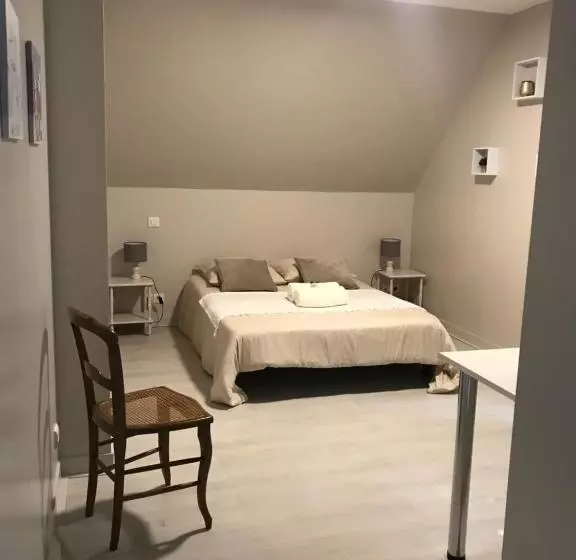 ホテル Auberge De La Fontaine Aux Loups