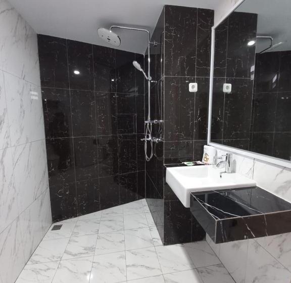 فندق Grand Avira