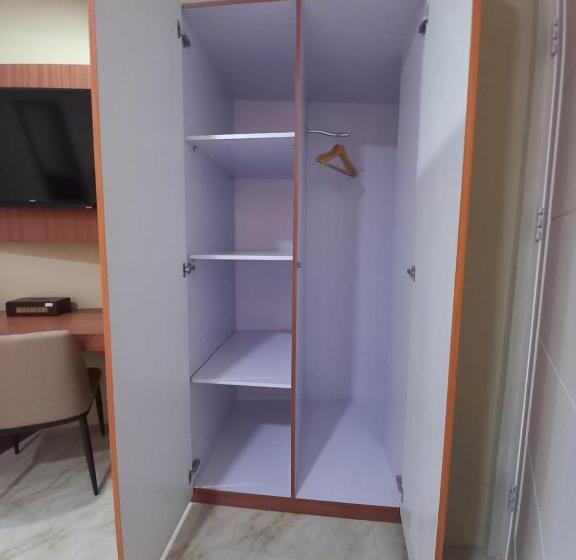 فندق Grand Avira