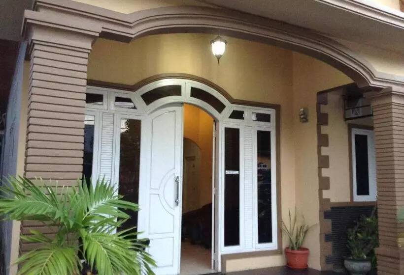 Retkeilymaja Wisma Maharani