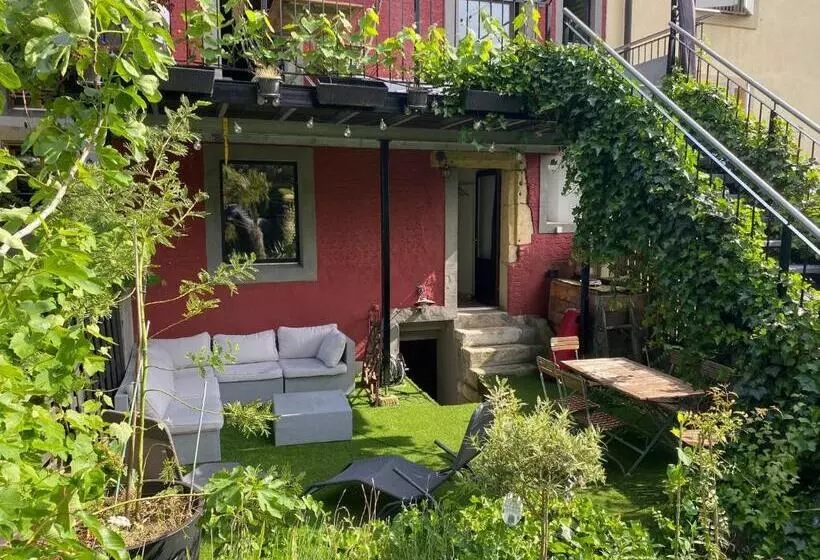 Aamiaismajoitus (B&B) Lamaisonrouge Chambre D Hôtes