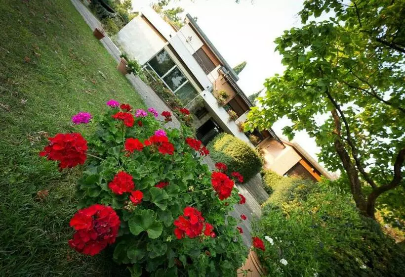 Aamiaismajoitus (B&B) Villa Berrettini