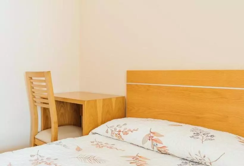 ホテル Restaurante Cazador