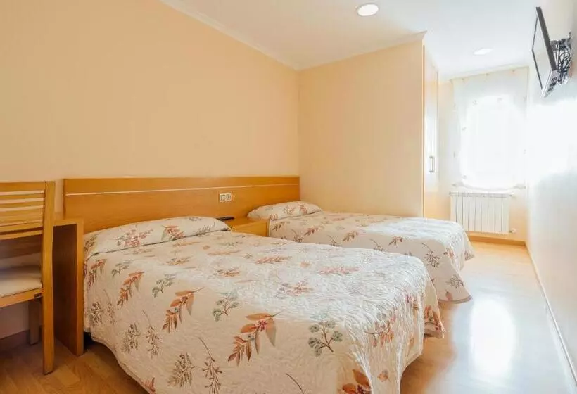 ホテル Restaurante Cazador