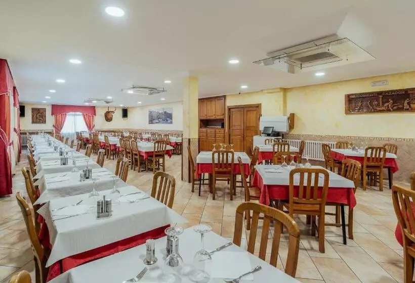 ホテル Restaurante Cazador