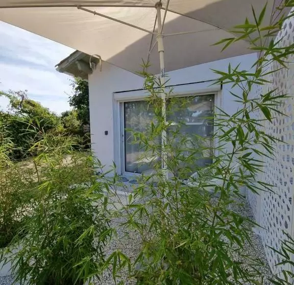 ペンション Au Jardin De La Saudrune