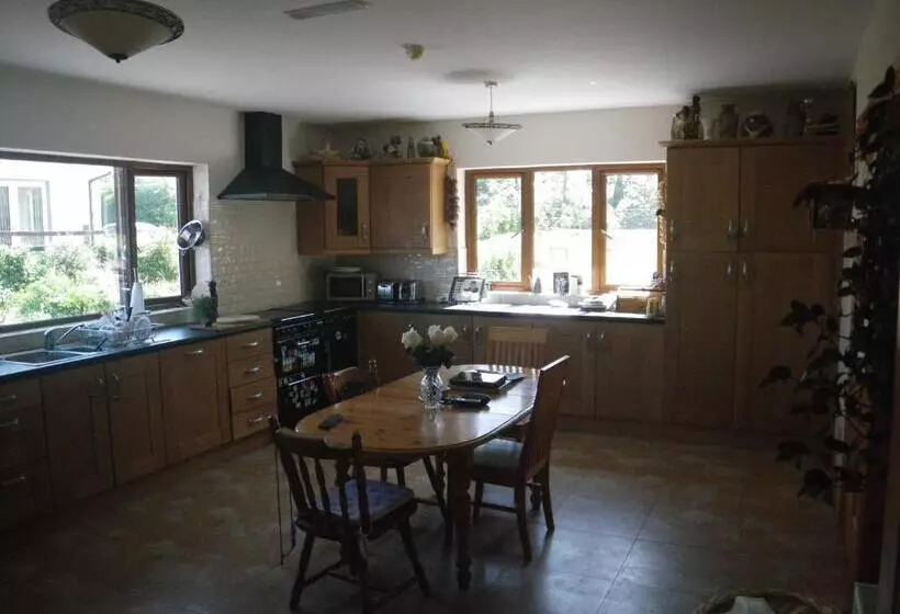 Majatalo Corrib View Lodge