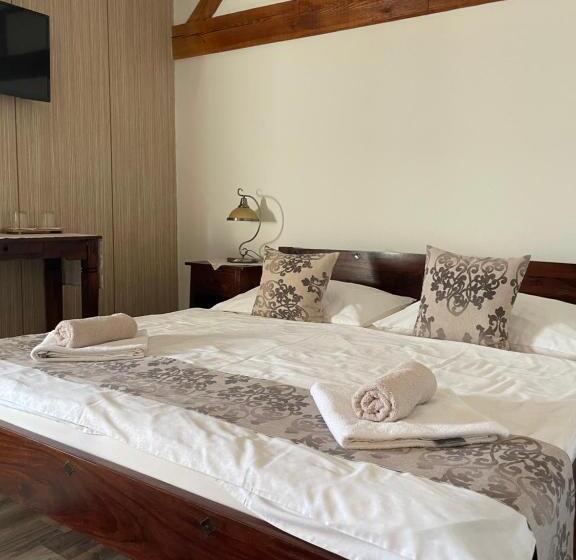 بنسيون Granarollo Penzión Pizzeria