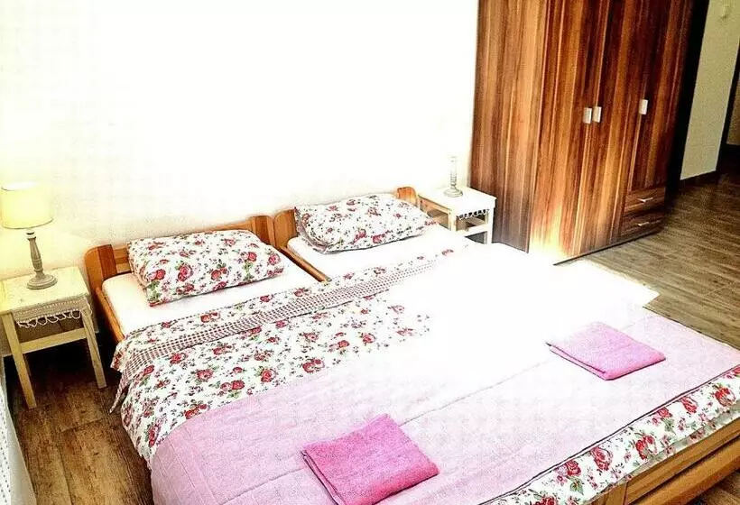 Majatalo Penzion A Vinarstvi Vavricek