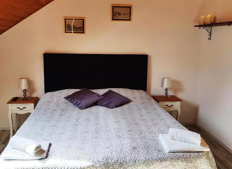 Majatalo Penzion Stranny