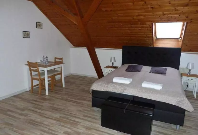 Majatalo Penzion Stranny