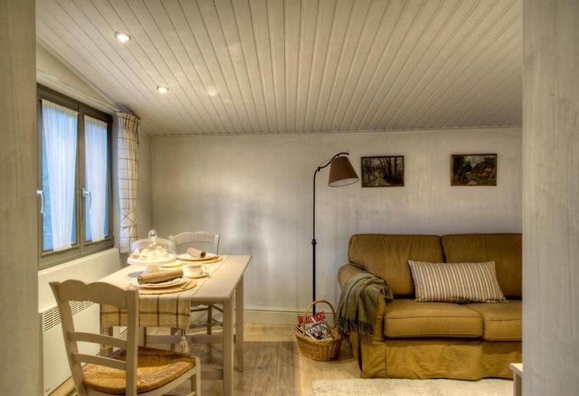 Пансион Under Oaks