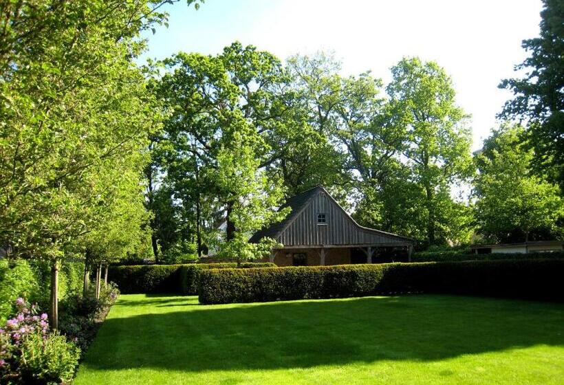 Пансион Under Oaks
