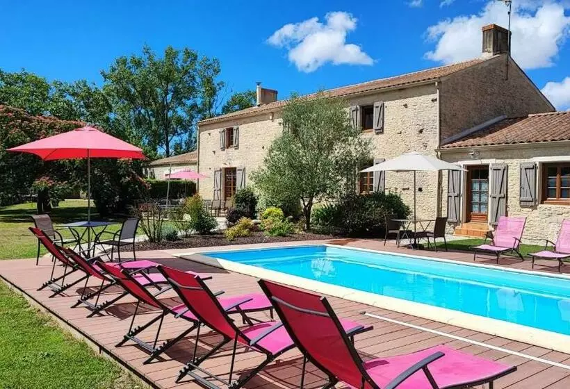 Aamiaismajoitus (B&B) Au Clos Des Templiers