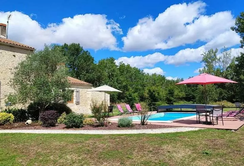 Aamiaismajoitus (B&B) Au Clos Des Templiers