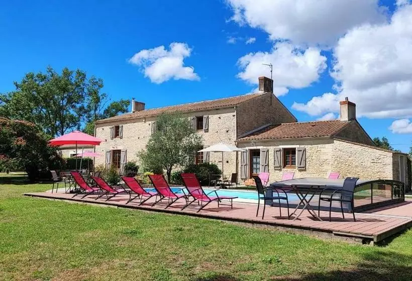 Aamiaismajoitus (B&B) Au Clos Des Templiers