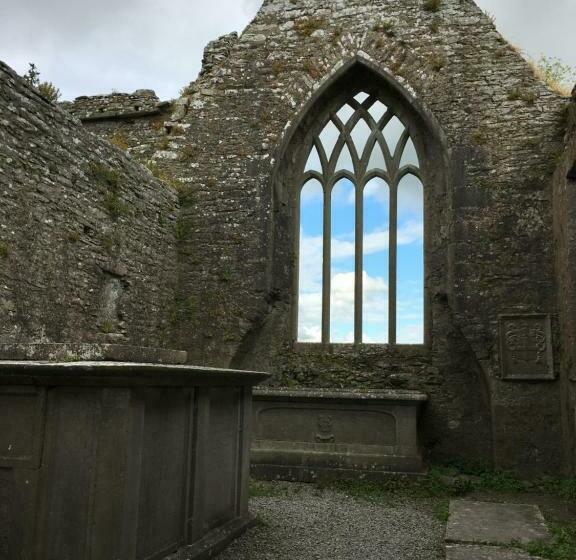 مبيت وإفطار Castlehacket House