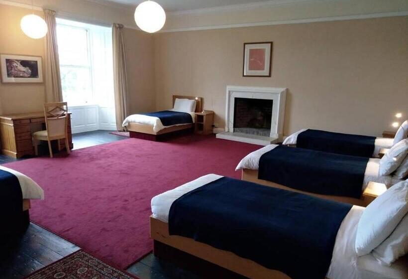 مبيت وإفطار Castlehacket House