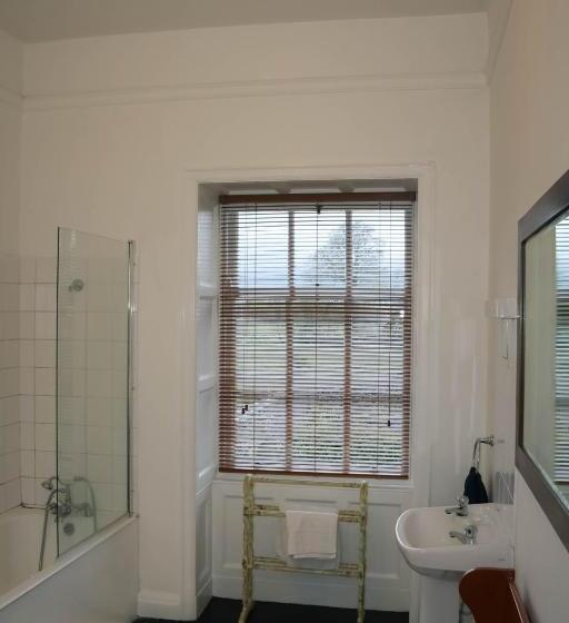 مبيت وإفطار Castlehacket House