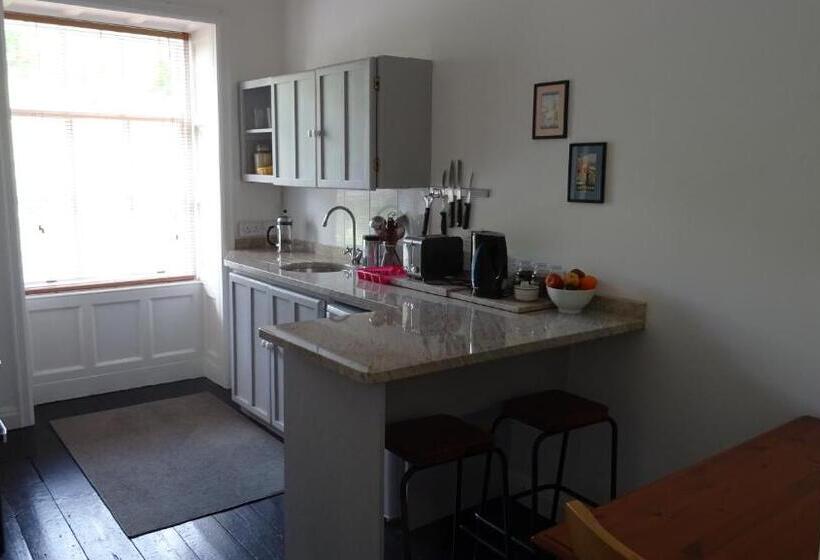 مبيت وإفطار Castlehacket House