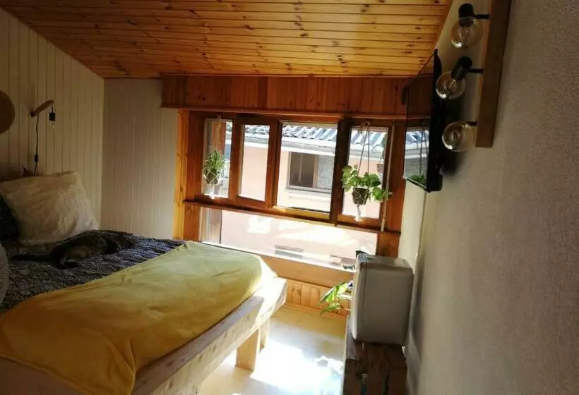 ベッドアンドブレックファースト Chez Cathy Chambre Chez L Habitante