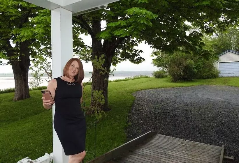 ベッドアンドブレックファースト Cresthaven By The Sea