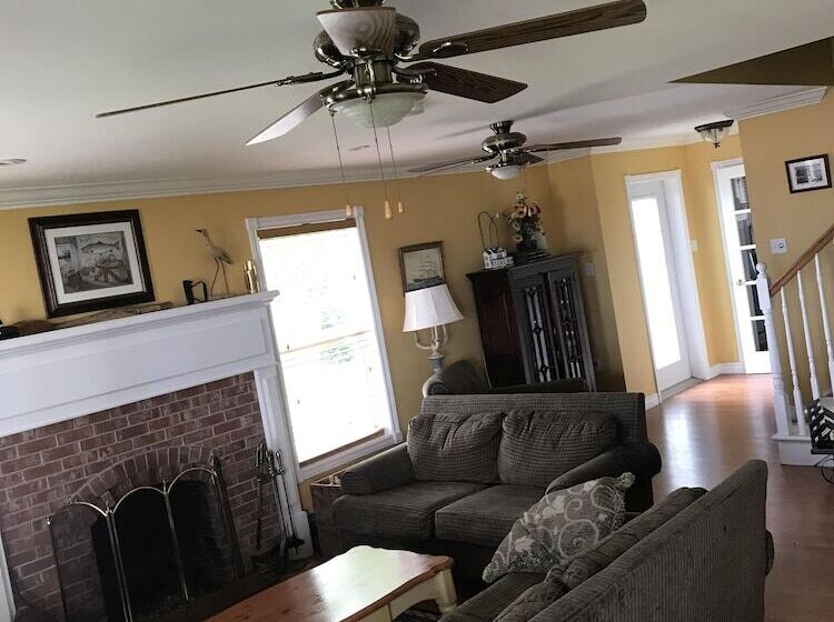 Bed and Breakfast Cresthaven By The Sea