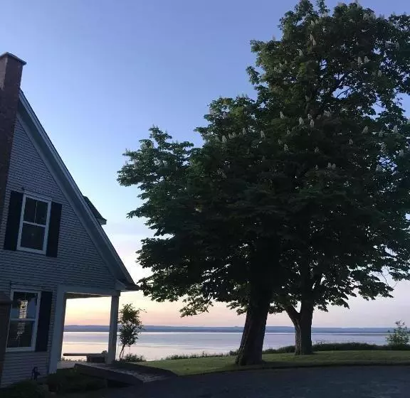 ベッドアンドブレックファースト Cresthaven By The Sea