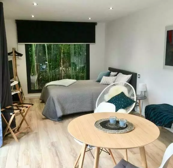 Aamiaismajoitus (B&B) Un Petit Nid Dans La Verdure