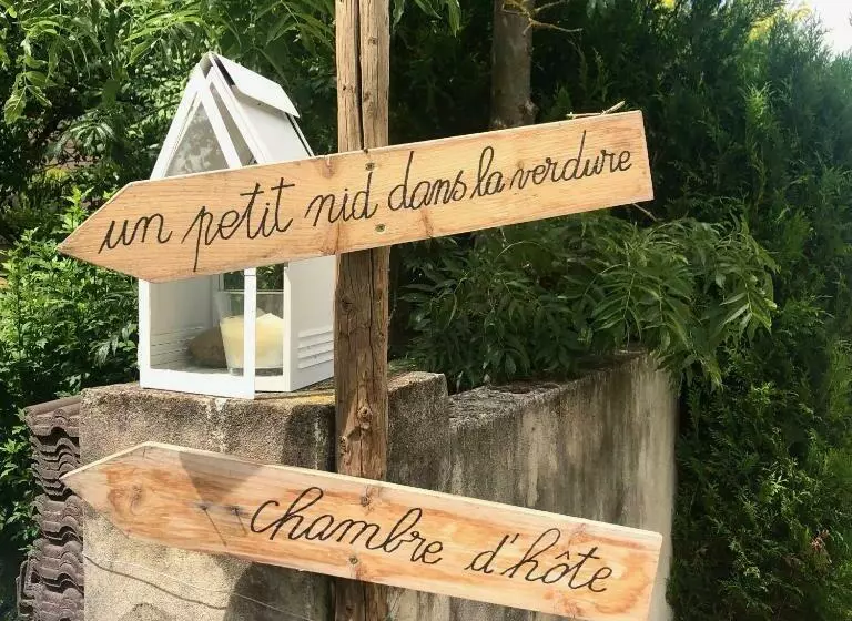 Aamiaismajoitus (B&B) Un Petit Nid Dans La Verdure