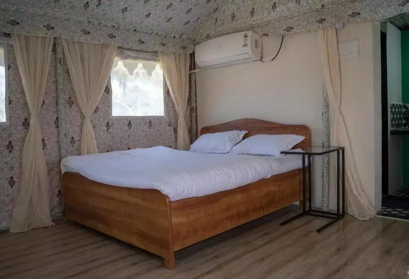 ホテル Roy S Nature Nest   Farm Stay Near Malshej Ghats
