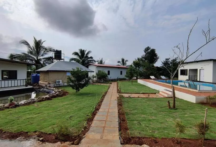 ホテル Roy S Nature Nest   Farm Stay Near Malshej Ghats