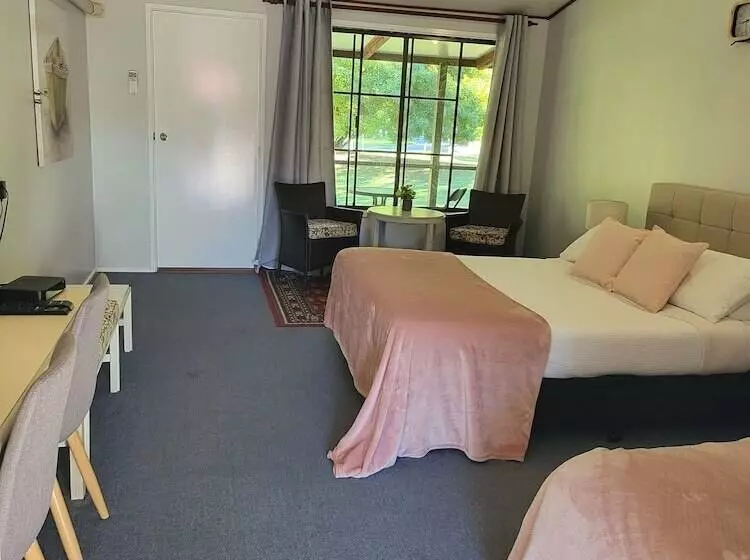 モーテル Dartmouth Motor Inn