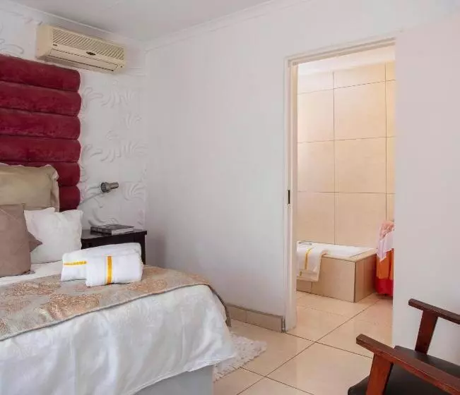 Majatalo Selamod Village Guest House